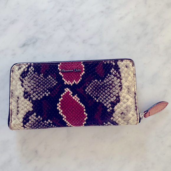 Massimo Dutti leather snake skin wallet in beautiful raspberry colour - Picture 1 of 6